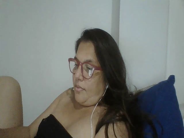 Live sex webcam photo for SweetLola01 #265291130