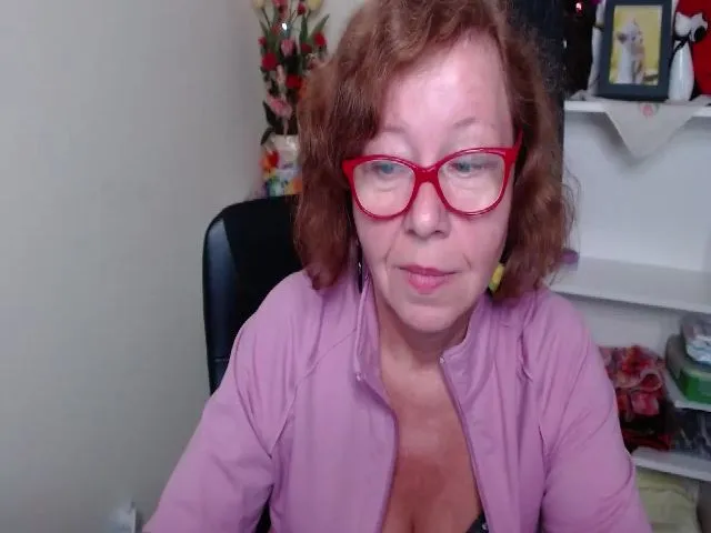 Live sex webcam photo for Adele_69 #263610467