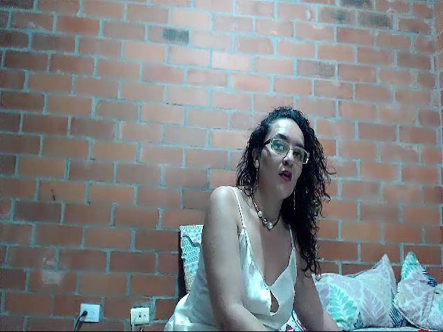 Live sex webcam photo for SaimaJayeb #261009544