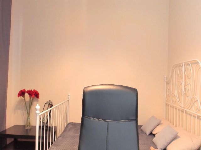 Live sex webcam photo for O1iv1a #262226090