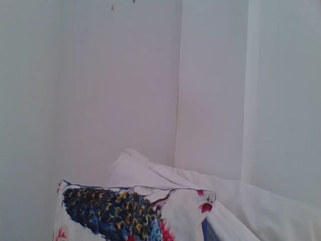 Live sex webcam photo for SweetLola01 #252880475