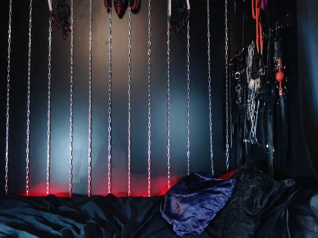 Live sex webcam photo for Goth_stripper #256651981