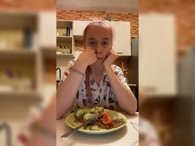 Live sex webcam photo for KiraLiLime #287989926