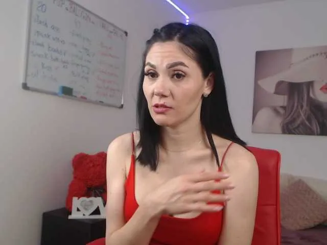 Live sex webcam photo for Evelyn7 #243628328