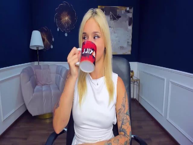 Live sex webcam photo for FieryTigress #254267348