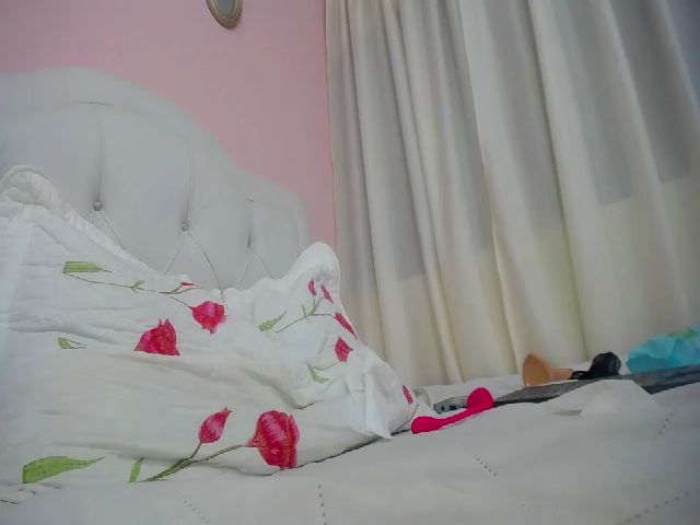 Live sex webcam photo for Petite_camila #287864692