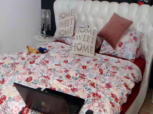 Live sex webcam photo for BlondeeFairy #263882686