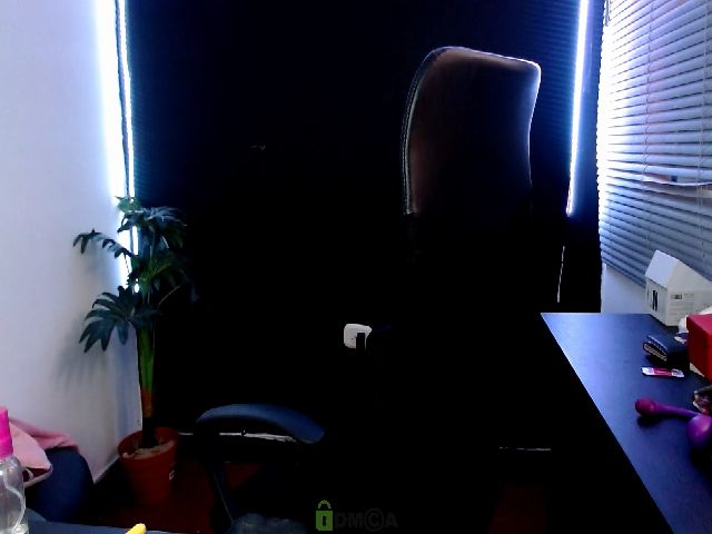 Live sex webcam photo for victoria_lee2 #264371491