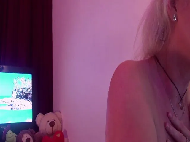 Live sex webcam photo for MoniCutex #253624291