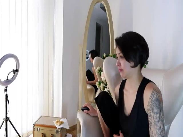 Live sex webcam photo for Anne_boleyn_ #255466546