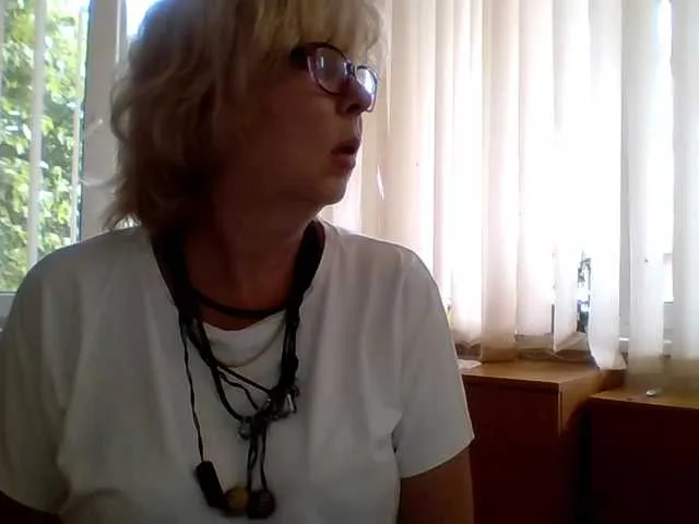 Live sex webcam photo for Luiziana111 #253007821