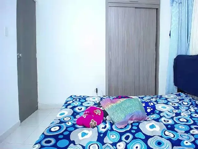 Live sex webcam photo for Jessycutie #252705780