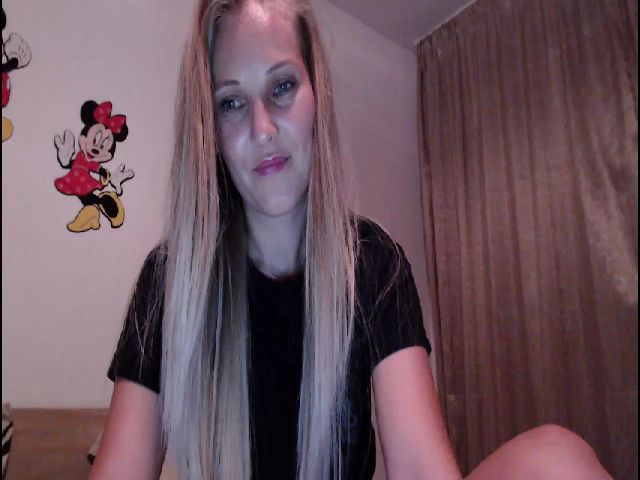 Live sex webcam photo for Emma__3 #258943752