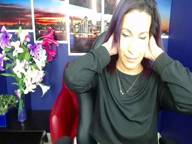 Live sex webcam photo for Infernalsexx #265359112
