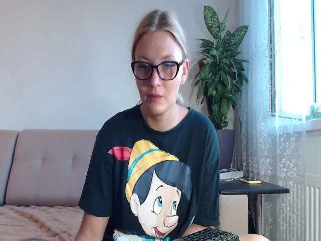 Live sex webcam photo for UrBlack_Kitty #252695007