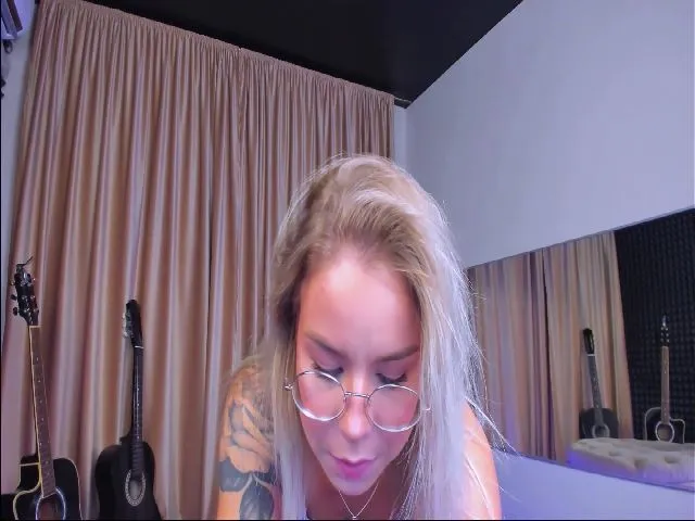 Live sex webcam photo for MeganArdent #256403424