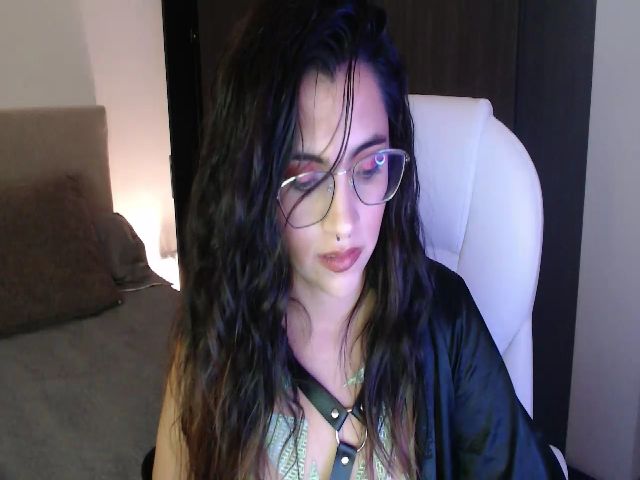 Live sex webcam photo for Amelie_moon_ #257270664