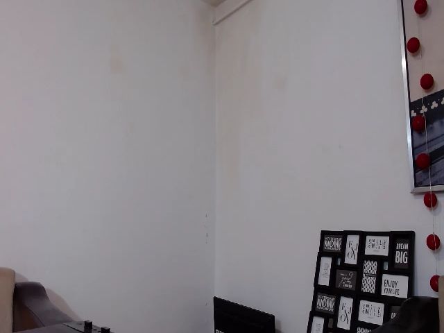 Live sex webcam photo for ElenaTroyy #256114859