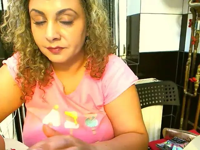 Live sex webcam photo for Lesby2Squirty #254953999