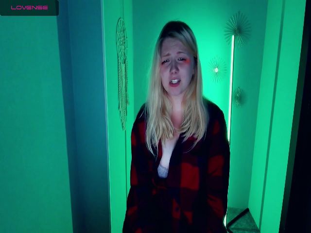 Live sex webcam photo for TinkerrBelll #252412109