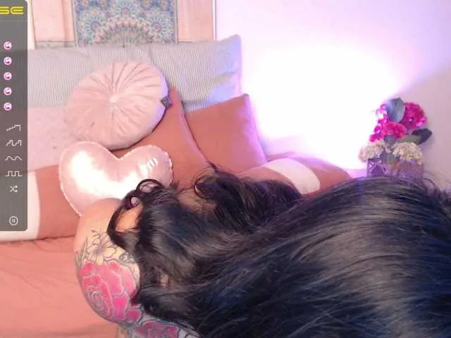 Live sex webcam photo for Jasminn-1 #241160436