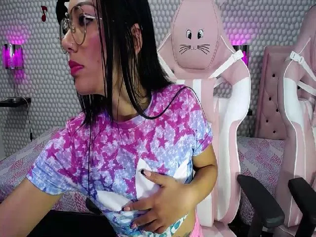 Live sex webcam photo for SexyAshley2x #255845643