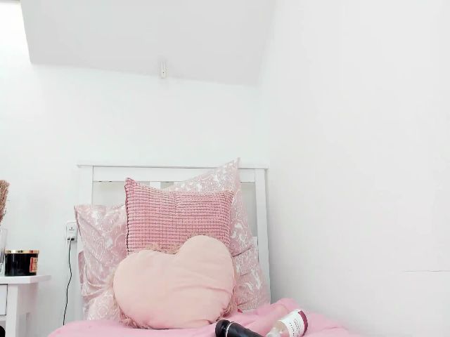 Live sex webcam photo for AshleyJohnes #253316147