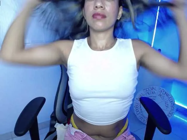 Live sex webcam photo for ninatinydoll #243565912
