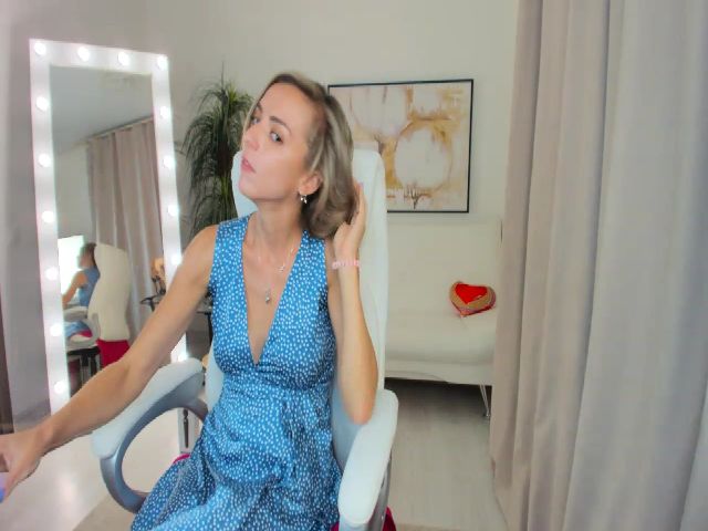 Live sex webcam photo for MarthaMayer #264091620