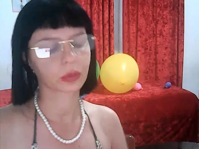 Live sex webcam photo for araartist #263901440
