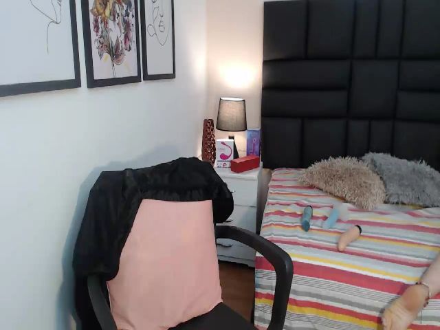 Live sex webcam photo for Crystal_Star9 #256159880