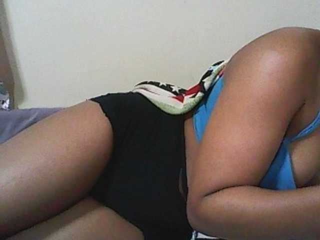 Live sex webcam photo for Roniquelah #254643720