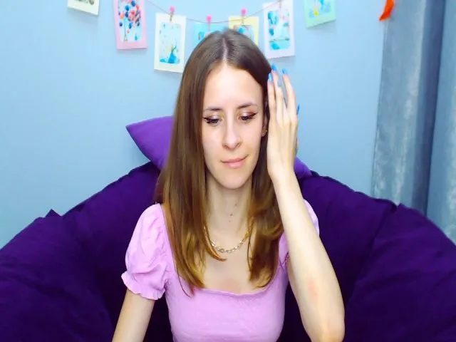 Live sex webcam photo for KristenKravit #254755343