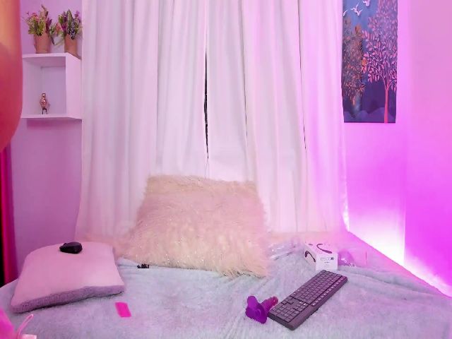 Live sex webcam photo for Meganmoore_ #253360734