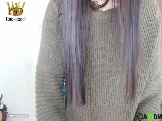 Live sex webcam photo for Miahot21 #257021558