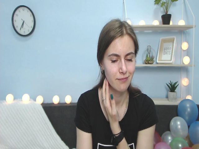 Live sex webcam photo for MollyTravis #252303728