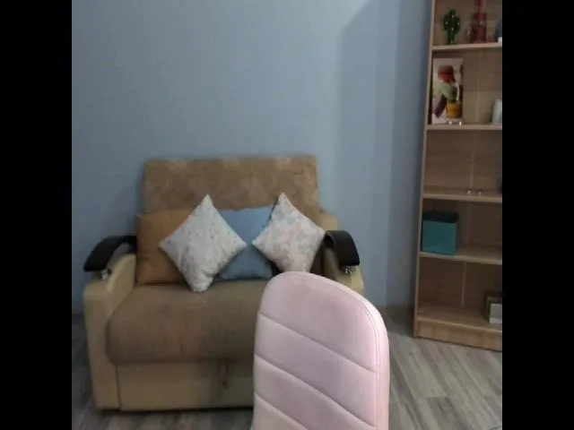 Live sex webcam photo for LuckyHoneyyy #256535062