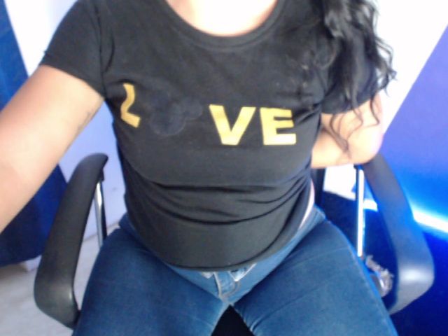 Live sex webcam photo for sophiie_fox #253965914