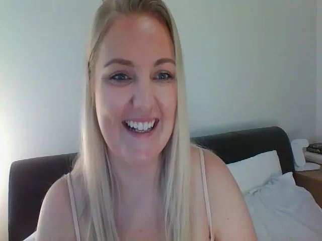 Live sex webcam photo for JessyLou #257526418