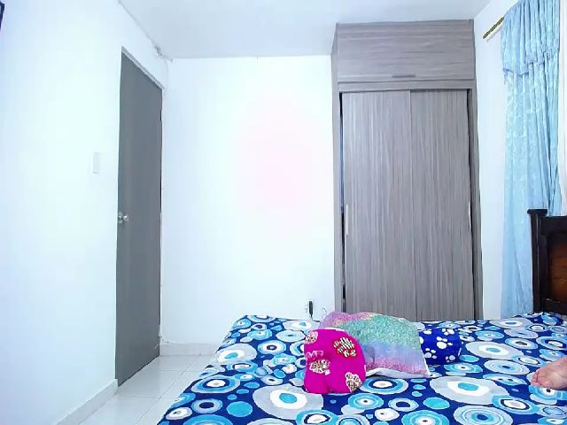 Live sex webcam photo for Jessycutie #252663092