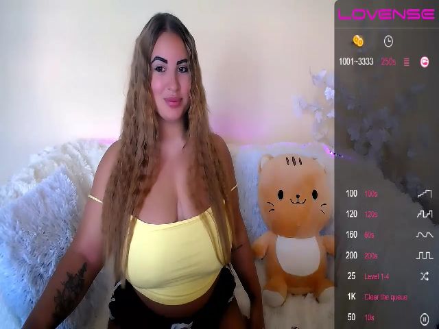 Live sex webcam photo for HarleyQuinnX_ #262613237