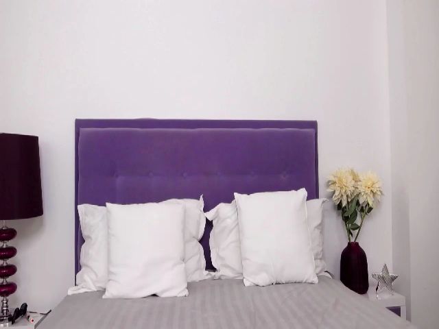 Live sex webcam photo for InnaHottyX #256934215