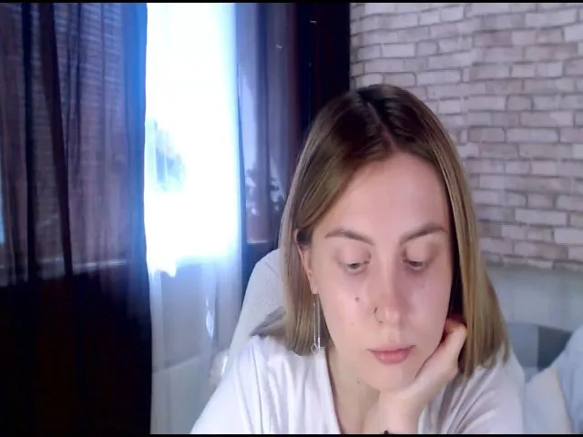 Live sex webcam photo for CumMeaRiver #261906330