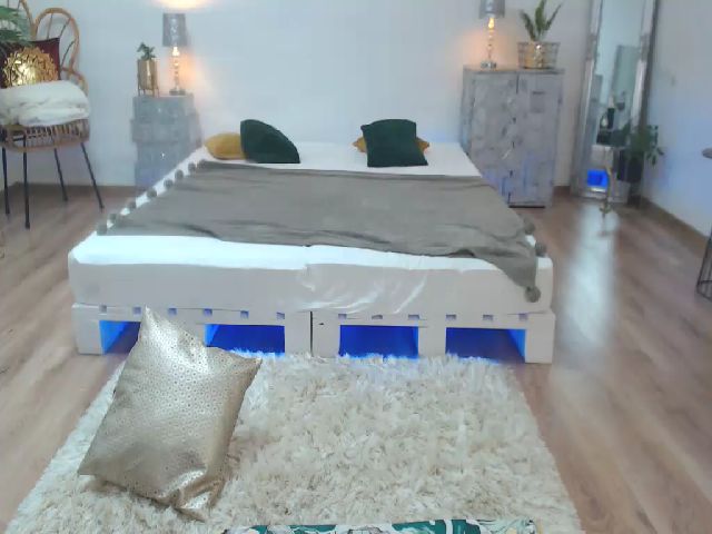 Live sex webcam photo for EvaBarby #256674532