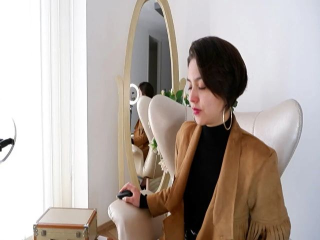 Live sex webcam photo for Anne_boleyn_ #256020638