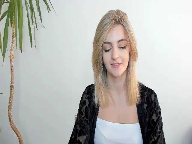 Live sex webcam photo for HelelGretta #260429593