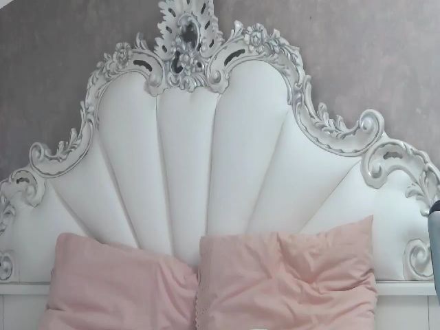 Live sex webcam photo for SoffyyHot #253464003