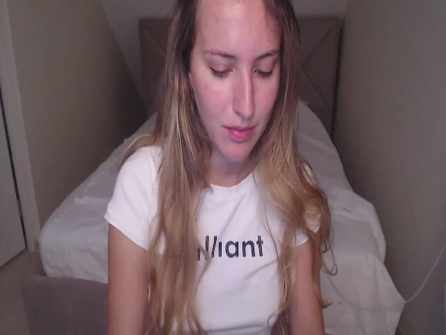 Live sex webcam photo for PrettyLy #256405147