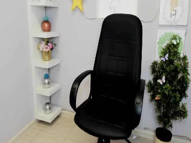Live sex webcam photo for RubyBlaze #254081973