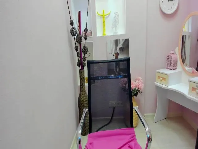 Live sex webcam photo for VeronicaRangy #265221646